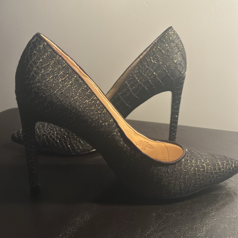 New Nine West Black Fabric Gold Textured Heels